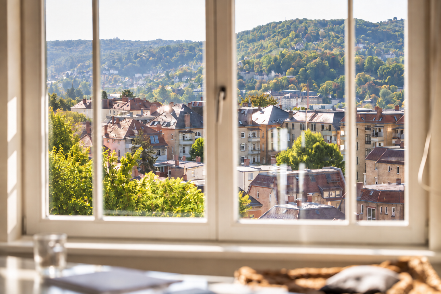 Blick aus einem Fenster auf Stuttgart.